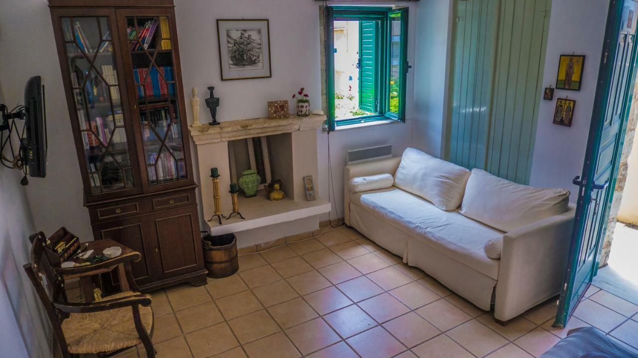 Kavrokhorion Sylvia'S Guest House מראה חיצוני תמונה